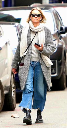 Naomi Watts Fashion, Celebrity Street Style Winter, Naomi Watts Street Style, Naomi Watts Style, Naomi Watts Outfits The Watcher, Brooklyn Style