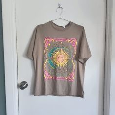 New With Tags Smoke Free Home Size Xs But Is More Oversized Fit And Could Fit Up To Medium 100% Cotton Sun Tarot Card Brown Tshirt Hippie Tshirt, Sun Tarot Card, Hippie T Shirts, Boho Clothes, Market And Spruce, Brown Tshirt, White Crew Neck, Floral Tee, Black Cat Halloween