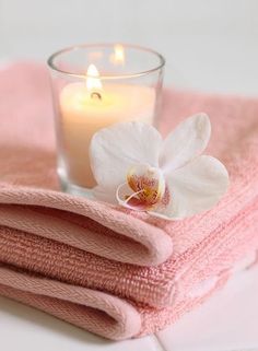 Pink Towels, Deco Rose, Pink Cottage, Spa Decor, Relax Spa, Natural Lifestyle, Massage Room, Rest And Relaxation, Home Spa