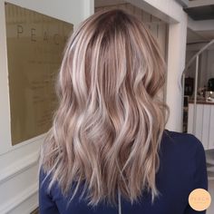 Champagne Blonde Hair, Beige Blonde Hair, Glow Hair, Sophisticated Hairstyles, Ash Hair, Ash Hair Color, Hair Flip, Short Blonde Hair, Hair Envy