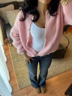 Pink Cardigan Outfit, Cardigan Outfit, Stockholm Style, Cardigan Outfits, Stockholm Fashion, Pink Cardigan, Fashion Fits, Outfit Inspo Fall, Lookbook Outfits