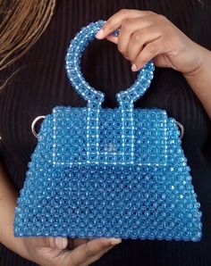 Enhance your style with our handmade blue beaded bag! A unique piece, made up of more than 2000 pearls and made with exceptional know-how. Perfect dimensions: 22.5 cm x 14.5 cm x 6.5 cm. Practical with its adjustable shoulder chain, it allows you to carry all your essentials in style.✨ Blue Shoulder Bag With Detachable Handle For Party, Blue Tote Shoulder Bag For Party, Handmade Blue Party Bags, Handmade Square Blue Shoulder Bag, Handmade Blue Party Bag, Handmade Blue Square Shoulder Bag, Blue Party Bag With Pearl Handle, Blue Beaded Party Bag, Handmade Blue Square Bag