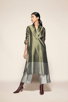 Payal Khandwala, Persian Fashion, Silk Kurti, Kurti Designs Latest, Fashion Indian, Silk Dresses, Katan Silk, Designer Outfits, Indian Designer Outfits