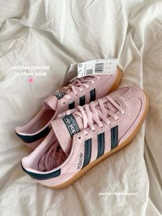 these adidas spezial are the prettiest spring/summer shoes you can get!! simple, colorful a very girly like shoe. Satellite Stompers, Closet Capsule, Mode Rose, Skandinavian Fashion