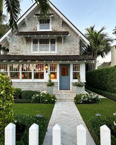 an image of a house with the words cut house palm beach on it