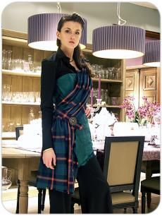 Donna, I am so digging this look. Maybe a summer version of this?  Sash Bustier | Kilts and Scottish Kilts from Edinburgh.    For the girls. Womens Scottish Outfits, Traditional Scottish Clothing, Starfleet Officer, Scottish Costume, Tartan Sash, Celtic Fashion, Celtic Dress, Tartan Wedding, Scottish Dress