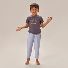 You’re going to love the subtle and luxe texture of our slub t-shirt. It’s made out of organic cotton and feels like your favorite vintage tee. All color combos feature adorable screen prints, and have an extremely soft handfeel. They’re the perfect starting point for your little one’s wardrobe. 100% Organic Cotton Girls Ripped Jeans, Bell Bottom Leggings, Neon Leggings, Toddler Boy Outfits, Casual Design, Vintage Tee, Sustainable Fabrics, Girls Jeans, New Parents