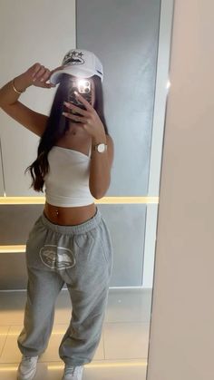 Outfit Inspo Mirror Selfie Women, Outfits Mirror Selfie, Mode Zara, Outfit Inspo Casual, Looks Party, Cute Lazy Day Outfits, Lazy Day Outfits, Simple Trendy Outfits, Cute Everyday Outfits