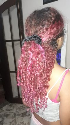 Pink Dyed Curly Hair, Dyed Coily Hair, Pink And Black Curly Hair, Pink Curly Hair Black Women, Pink Highlights Curly Hair, Dyed Hair Curly, Pink Hair Curly, Faded Pink Hair, Curly Pink Hair