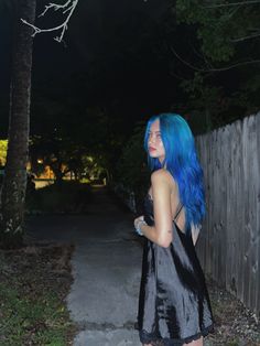 Blue Hair Hazel Eyes, Blue Hair Outfit Ideas, Blue Hair Gradient, Bright Blue Hair Aesthetic, Dark And Light Blue Hair, Outfits With Blue Hair, Prince Oak, Blue Hair Outfit, Ocean Blue Hair