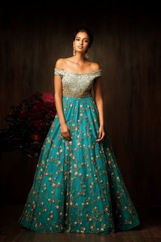 Orang India, Indian Wedding Gowns, Reception Outfit, Sabyasachi Lehenga, Gaun Fashion, 파티 드레스, Salwar Kamiz, Cocktail Gowns, Party Kleidung