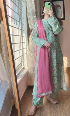 Pakistani Long Kurti Designs, Lace Designs On Suits, Batik Clothing, Pretty Dresses Casual, Kids Dress Collection, Beautiful Casual Dresses, Long Kurti, Simple Clothing