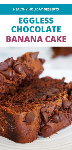 Slices of chocolate banana cake on a white plate. Banana Cake Healthy, Healthy Holiday Baking, Pumpkin Hot Chocolate, Healthy Holiday Desserts, Chocolate Banana Cake, Holiday Baking Recipes, Gluten Free Christmas, Baking Recipe, Healthy Holidays