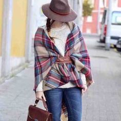 Zara plaid blanket scarf. Zara blanket scarf... Add the style and versatility of the Zara blanket scarf to your wardrobe. Zara Accessories Scarves & Wraps Poncho Outfit, Walking Down The Street, Tartan Scarf, Paris Mode, Looks Street Style, Looks Chic