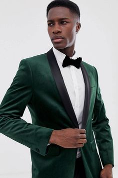 Emerald Green Tuxedo, Green Suit For Men, Boys Prom Outfit Ideas, Prom Looks For Guys, Pink Prom Suit, Boy Prom Outfit, Green Suit Men, Gold Tuxedo, Velvet Tuxedo