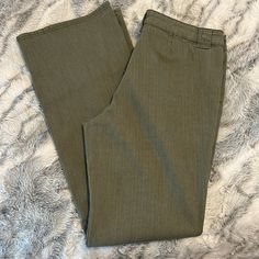 H&M Divided Pant Low Rise, Wide/Flare Leg Women’s Size Us 10 Lenght Is 32” Zip Front With Two Small Front Pockets No Back Pockets Nwt For Reference I Am 5”9 And 161lbs. They Fit Well. I Personally Feel Uncomfortable In A Low Rise. They Are Nice And Long On Me! See Video They Are Also A Nice Stretch Material! Color Is A Light Olive H&m Cotton Workwear Pants, H&m Wide-leg Workwear Pants, Classic Flare Pants With Pockets, Casual Flare Workwear Pants, Fitted Flare Pants With Pockets, Casual Flare Work Pants, H&m Spring Wide Leg Pants, Fitted Cotton Wide-leg Dress Pants, Fitted Wide-leg Cotton Dress Pants