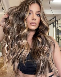 Mocha Hair, Beach Wave Hair, Brunette Hair With Highlights, Trendy Hairstyle, Brown Hair Balayage, Hair Shades, Brown Hair With Highlights, Summer Hair Color