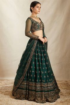 Jewel Tone Lehenga, Lehanga Idea, Bottle Green Lehenga, Shaadi Outfits, Astha Narang, Mehendi Dress, Wedding Mehendi, Desi Vibes