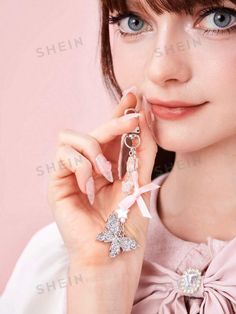 Details:Bow \nColor:Pink \nPattern Type:Animal \nPattern Type:Geometric \nMaterial:Zinc Alloy \nGender:Women \n Crystal Butterfly, Great Gifts For Women, Keychain Bag, Silver Butterfly, J Fashion, Girls Bags, Gift For Women, Zinc Alloy, Women Girl