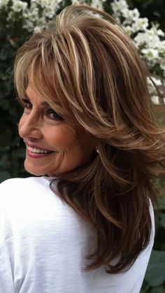 Slice of Style: 15 Layered Hair Trends for Women Over 50** ** 42 Mid Length Hair With Layers And Bangs Round Faces, Layers With Volume, Long Hair Older Women, Haircuts For Medium Length Hair, Layered Haircuts For Medium Hair, Layered Hairstyles, Trendy Diy, Hairstyles For Layered Hair, Trendy Hairstyle