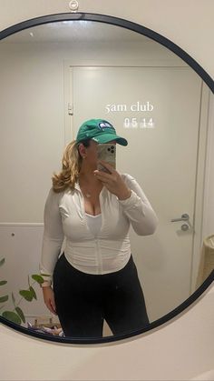 Green Baseball Cap Outfit, Curvy Gym Aesthetic, Gym Outfit Midsize, Midsize Gym Outfits, Midsize Gym, Corporate Lifestyle, Morning Gym