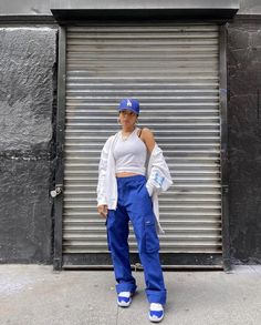 Porcelain Aesthetic, Cobalt Blue Outfit, Blue And White Outfits, Khakis Outfit, Looks Hip Hop, Color Combos Outfit, Mode Crochet, College Fits, Outfit Streetwear