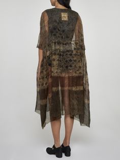 Uma Wang's Agnus transparent silk dress printed in shades of tan, rose and black featuring a crew neck, cropped sleeves, empire cut, loose and soft silhouette and asymmetric hem. Composition: 100% silk Shades Of Tan, Print Silk Dress, Zimmermann Dress, Silk Print Dress, Pleats Please Issey Miyake, Cut Loose, Yoga Wear, Asymmetric Hem, S Models