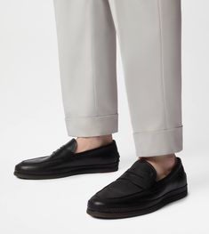 Characterized by a rubber pebble outsole and an elegant woven piping, these loafers are crafted in calfskin leather. Featuring a classic penny bar and the stamped Tod's monogram, they interpret a refined urban taste. Man Black, Blue Back, Black Loafers, Monogrammed Leather, Gift Boutique, Shoes For Men, Trainers Women, Leather Loafers, Loafers Men