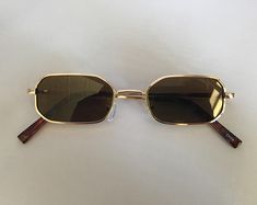 Aesthetic Sunglasses Vintage, Retro Glasses Aesthetic, Aesthetic Glasses, Glasses Aesthetic, Shades Glasses, Vintage Sunnies, Summer Glasses, Accessory Inspo