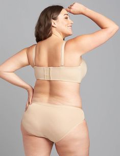 Available in Plus Size. An underwire strapless bra that gives the girls a boost and stays in place without any silicone lining. Plus optional multi-way straps for maximum versatility.                                                                                                                

                                                  Coverage & Lining: 
Medium coverage 
 Boost push-up lining 

Straps & Hooks: 
Removable, adjustable straps can be worn multiple ways