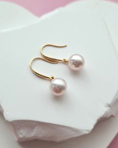 These classy white Akoya pearl drop earrings are a must-have for your jewelry collection, featuring a mirror-like glowing luster and a beautiful white hue with a pink sheen. Versatile and timeless, these Akoya pearl drop earrings will quickly become your go-to choice for both everyday wear and special occasions. They make a perfect gift for yourself or a cherished loved one. // Akoya Pearl Earrings AKES_G_7_1 // ✧ Sea Pearl Type: Akoya Pearl ✧ Akoya Pearl size: 7.5mm to 8mm. (Pair shown in the p Elegant Earrings With Pearl Charm For Everyday, Minimalist White Gold Pearl Earrings With Charm, Dainty White Pearl Earrings For Formal Occasion, Elegant Everyday Earrings With Pearl Charm, Classic Everyday Pearl Drop Earrings, Minimalist White Gold Pearl Drop Earrings, Elegant White Everyday Earrings, Minimalist Pearl White Pearl Earrings For Formal Occasions, Elegant Everyday Pearl White Pearl Earrings