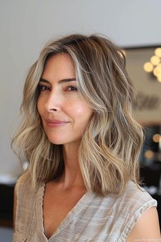 Flattering Haircuts for Women with Fine Hair Mid Length Fine Hair, Blended Balayage, Fine Hair Cuts, Flattering Haircuts, Free Haircut, Short Haircuts With Bangs, Effortless Waves, Short Shag Haircuts, Cuts For Fine Hair