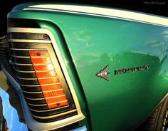 the emblem on the front of a green car