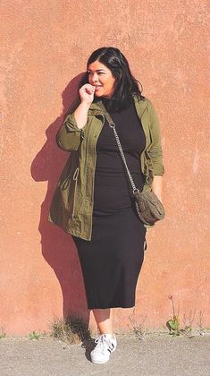 Todas hemos hecho una mala compra alguna vezpara que esto no vuelva a pasarte traemos las 10 chamarras que te harán ver más delgada si eres curvy. Plus-koon Muoti, Outfit Curvy, Plus Size Summer Outfit, Ideas Outfit, Plus Size Fashion For Women, Black Women Fashion, Curvy Girl Fashion, Fashion Tips For Women, Sneakers Outfit