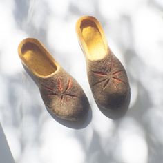 Felted Slippers Women home shoes Yellow Brown Orange Brown Non-slip Slippers, Comfortable Non-slip Brown Slippers, Brown Non-slip Comfortable Slippers, Felt Clogs With Rubber Sole And Round Toe, Comfortable Brown Slippers With Rubber Sole, Brown Comfortable Slippers With Round Toe, Comfortable Brown Slippers With Round Toe, Brown Indoor Clogs With Rubber Sole, Comfortable Brown Round Toe Slippers