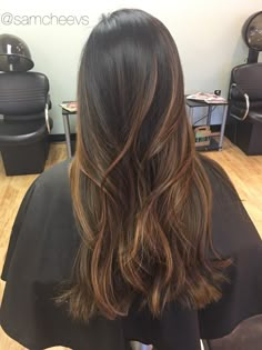 Caramel brown balayage ombré for dark hair types // ethnic hair Indian Asian Latina Hispanic black hair with natural highlights Abg Balayage Hair, Caramel Highlights On Dark Hair Straight, Latina Balayage Hair, Dark Summer Hair, Caramel Brown Balayage, Hairstyles For Medium Length Hair Tutorial, Asian Latina, Balayage Asian Hair, Dark Ombre Hair