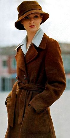 70’s Hair And Makeup, 70s Fashion Hair, 1970s Vogue, 1970s Fashion Women, 1970's Fashion, Fashion 1970s, Retro Coat, Fashion 70s, Seventies Fashion