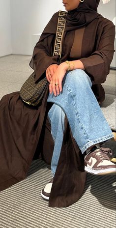 Hijabs Aesthetics, Open Abaya Outfit Casual, Stylish Outfits For Summer 2024, Hijabi Abaya Aesthetic, Open Abaya Outfit With Jeans, Summer Modest Fits, Abaya With Jeans, Voile Outfit