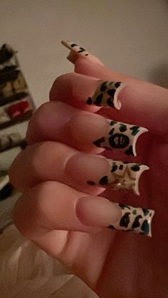 Short Halloween Nail Inspos, Neutral Nails Cute, Simple Manicure Ideas For Short Nails, Short Acrylic Nails Fall Ideas, Cute Nails Acrylic With Charms, Xxl Square Nail Designs, Nail Inspo Nude Colors, Short Bape Nails, Names On Nails