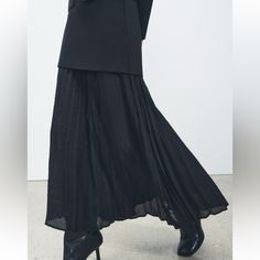 Skirt With A High Elastic Waist. Matching Pleated Semi-Sheer Fabric. Side Hidden In-Seam Zip Closure. Pleated Knit, Zara Skirts, Sheer Fabric, Women Skirts Midi, Knit Skirt, Sheer Fabrics, Zara Black, Midi Skirt, Elastic Waist