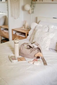 I love my baggu bag soo much. I have the medium size and it literally fits everything ❤️   #baggu #baggubag #taupe #bag #purse #essentials #everyday #bedroom #interior #bed #interiordesign #beige #beigeaesthetic #pastels #jellycatcroissant #jellycat #keychain #bagcharm Purse Essentials Everyday, Baggu Bag Outfit, Jellycat Keychain, Baggu Bag, Taupe Bag, 2024 Wardrobe, Baggu Bags, Sophisticated Women