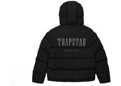 Acabo de empezar a seguir este producto en StockX: Trapstar Decoded 2.0 Hooded Puffer Jacket Black Winter London, Quilted Outerwear, Hooded Puffer Jacket, Hot Sneakers, Retro Logo, Embroidered Jacket, Short En Jean, Padded Jacket, Men Winter