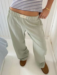 Green Casual Pull-on Bottoms, Relaxed Baggy Bottoms With Elastic Waistband, Relaxed High-waist Pants With Pockets, Relaxed Stretch Pants With Pockets, Relaxed High Waist Pants With Pockets, Relaxed Green Bottoms With Pockets, Relaxed Long Bottoms For Leisure, Relaxed Long Pants For Leisure, Leisure Trousers With Elastic Waistband