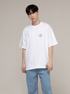 This is a casual and comfortable t-shirt by GRAVER that is made out of high quality and sturdy fabric. With unique design detail and trendy mood, you can style it for your casual and young daily outfit.- Round double ribbed neckline- Urethane graphic print detail- Unisex item White Basic Cotton T-shirt, White Casual Basic Tops, Basic White Cotton Top, White Casual T-shirt For Everyday, Casual White T-shirt For Everyday, White Cotton Casual T-shirt, White Relaxed Fit T-shirt For Spring, White Basic Style T-shirt For Spring, Basic White T-shirt For Spring