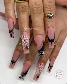 halloween nails. Stiletto Nails Halloween Designs, Stilleto Halloween Nail, Halloween Nail Art Square, Creative Halloween Nails, Mummy Nails Halloween, Witch Halloween Nails, Web Nail Design, Witchy Halloween Nails, Nude Halloween Nails