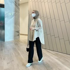 Grey Hijab, Hijab Styling, Outfit Basic, Hijab Fashion Summer, Modest Casual Outfits, Hijab Fashionista