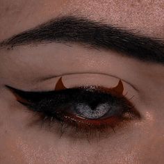 Eye Looks With Eyeliner, Mean Makeup Look, Halloween Inspired Makeup Eye, Halloween Themed Makeup Simple, Graphic Liner Halloween, Nail Ideas Alt, Cool Graphic Liner, Devil Eyeliner, Downward Eyeliner