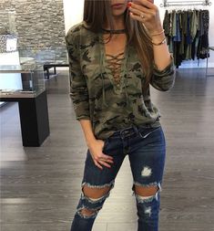 Camouflage T Shirts, Camo Shirt, How To Look Handsome, Print Pullover, Outfits Casuales, Look Cool, Shirts & Tops, Ripped Jeans, Ups