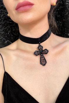 Gothic Large Choker with Black Cross Black Vampire Style Choker Necklace, Black Cross Jewelry For Halloween, Black Cross Pendant Jewelry For Halloween, Adjustable Gothic Cross Pendant Jewelry, Black Vampire Style Choker As Gift, Adjustable Black Vampire Style Necklaces, Adjustable Black Gothic Choker, Adjustable Black Vampire Necklace, Black Adjustable Crucifix Necklace