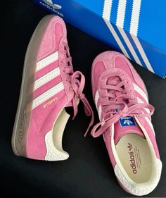 Adidas Gazelle Indoor, Pretty Shoes Sneakers, Shoe Wishlist, Hype Shoes, Shoe Inspo, Aesthetic Shoes, Swag Shoes, Mode Inspo, Pink Adidas